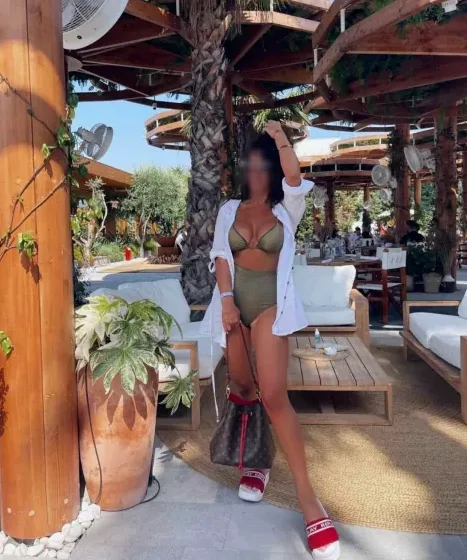 Andrea, 28
