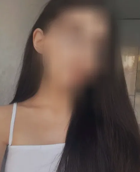 Ayse, 23