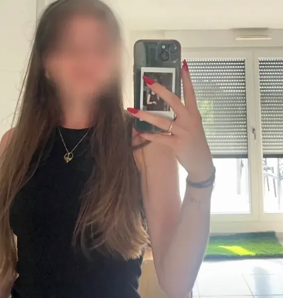 Kira, 27