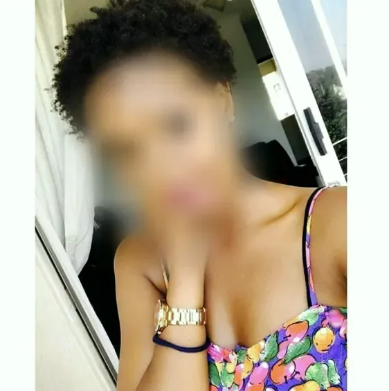 Larissa, 25