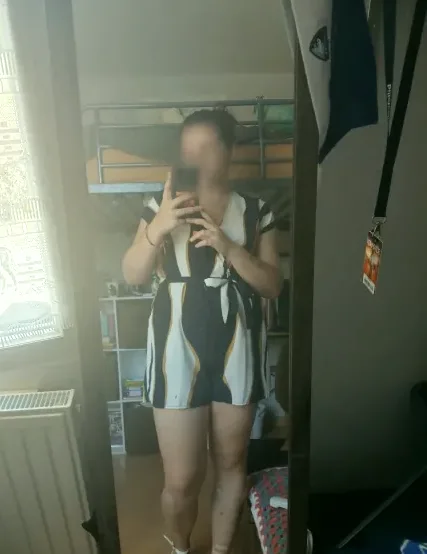 Leonie, 22