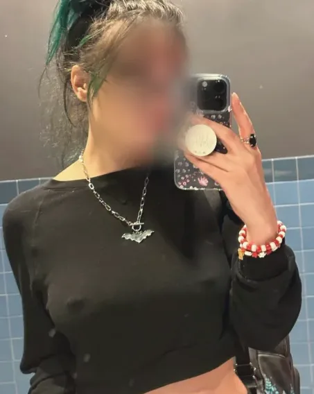 Maja, 28