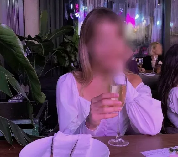 Manuela, 31