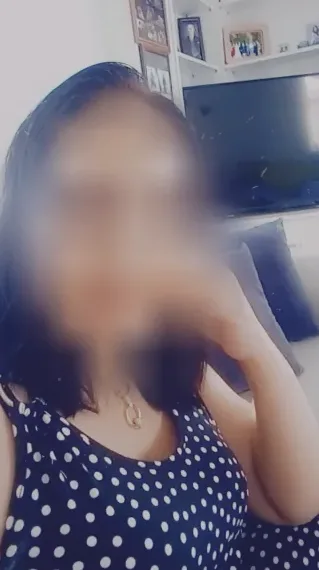 Mia, 31