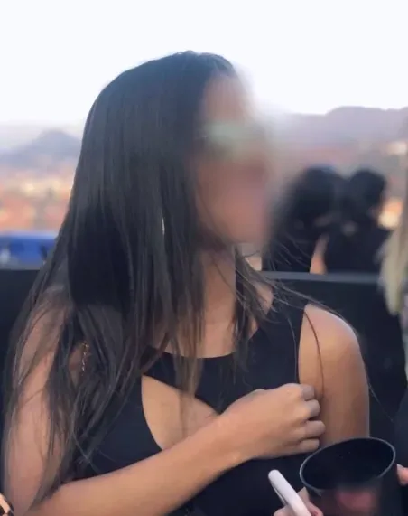 Zeynep, 23
