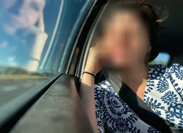 Elisa, 27