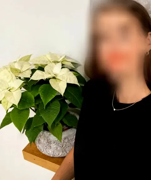 Helena, 37