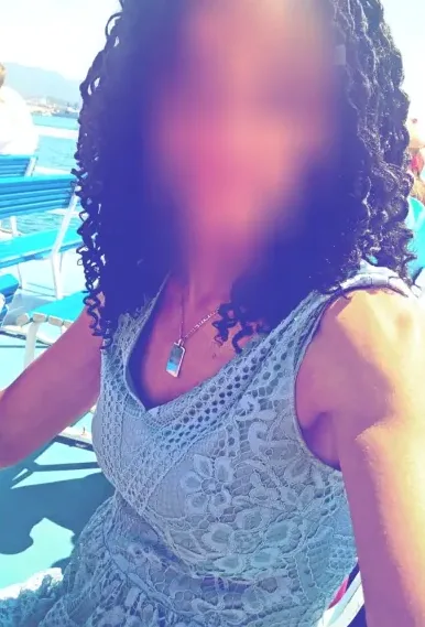 Lara, 34