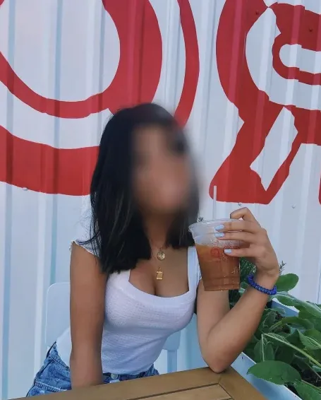 Luisa, 19