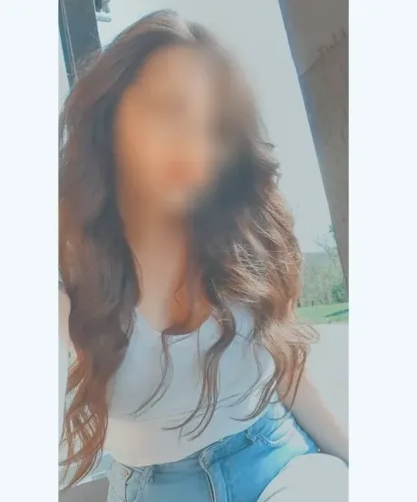 Neele, 24
