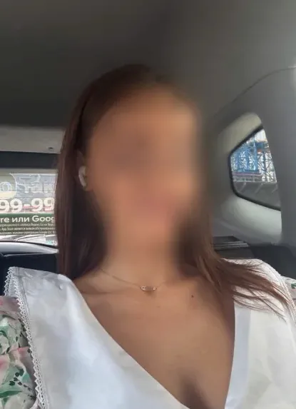 Sabrina, 35