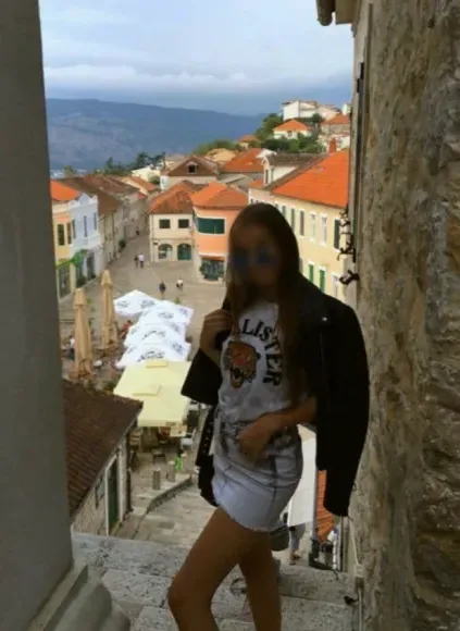 Saskia, 33